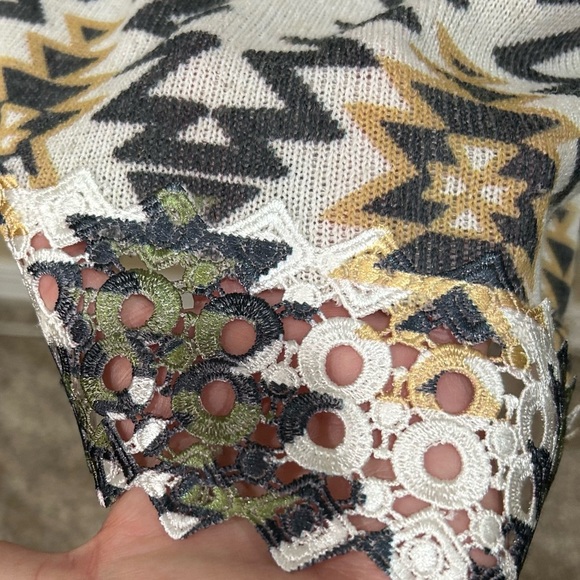 Vocal Multicolor Aztec V-Neck Long Sleeve Top NWT Size 3XL - Picture 3 of 4